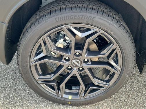 Aspen White Tricoat 2026 Nissan Kicks SR