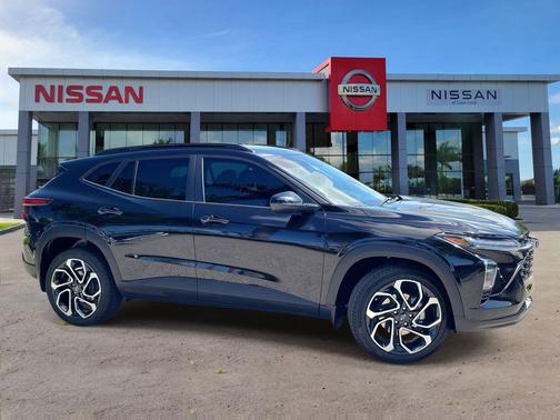 Mosaic Black Metallic 2025 Chevrolet Trax FWD 2RS