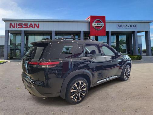 Super Black 2026 Nissan Pathfinder Platinum