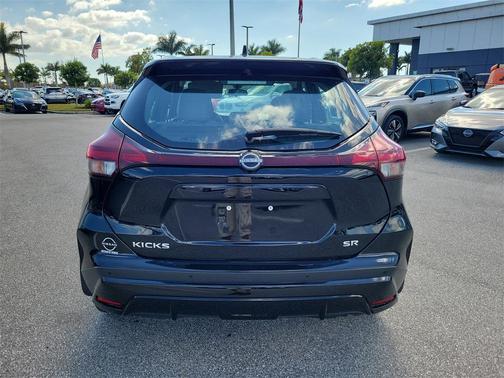 2024 Nissan Kicks SR