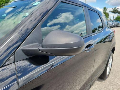 Mosaic Black Metallic 2024 Chevrolet Trailblazer LS