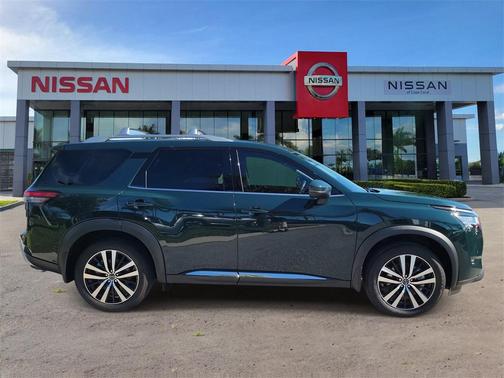 2024 Nissan Pathfinder Platinum FWD