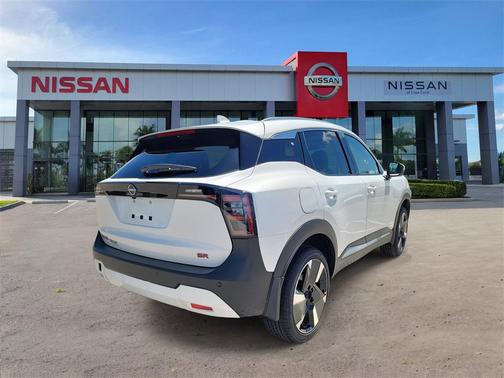 2025 Nissan Kicks SR