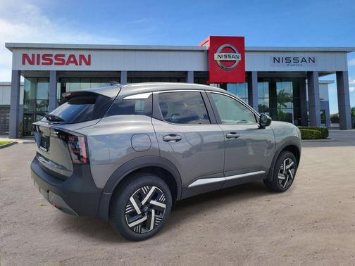 Gun Metallic 2026 Nissan Kicks SV