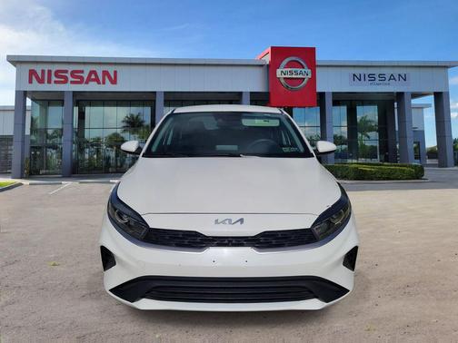 Snow White Pearl 2023 Kia Forte LXS