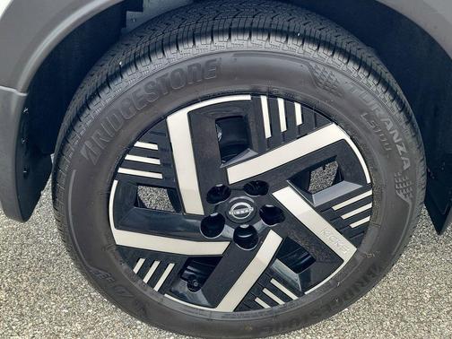 Fresh Powder 2026 Nissan Kicks SV