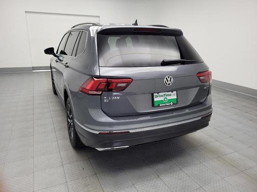 Platinum Gray Metallic 2021 Volkswagen Tiguan 2.0T SE