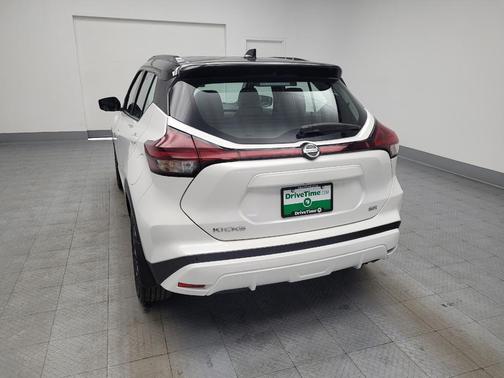 2021 Nissan Kicks SR