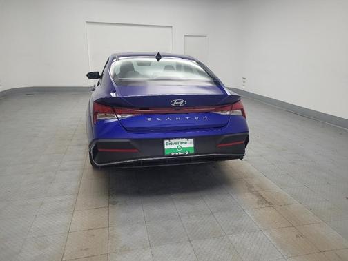 2025 Hyundai ELANTRA SE