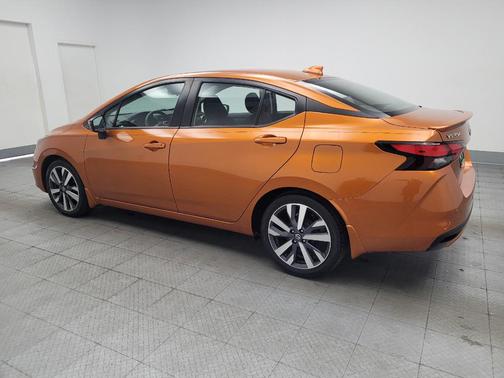 Monarch Orange Pearl Met 2021 Nissan Versa 1.6 S