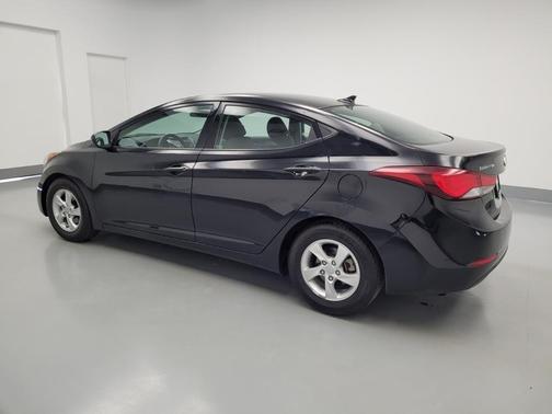 Photo 3 of 32 of 2015 Hyundai Elantra SE