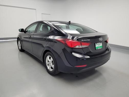 Photo 5 of 32 of 2015 Hyundai Elantra SE