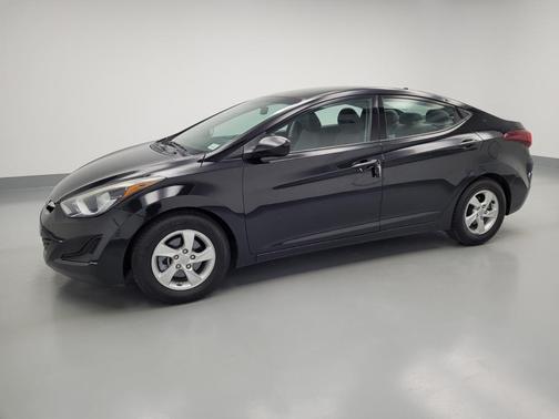 Photo 2 of 32 of 2015 Hyundai Elantra SE