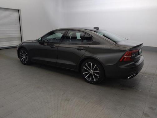 Gray 2022 Volvo S60 T5 Momentum
