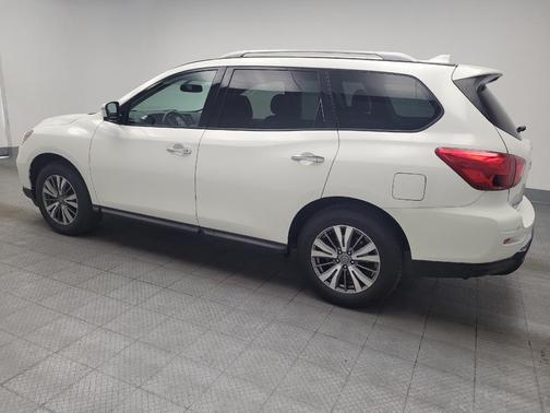 White 2019 Nissan Pathfinder SL