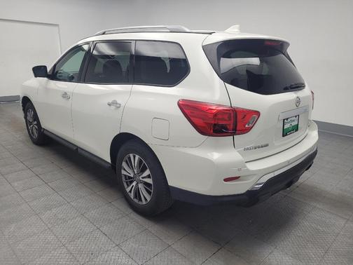 White 2019 Nissan Pathfinder SL