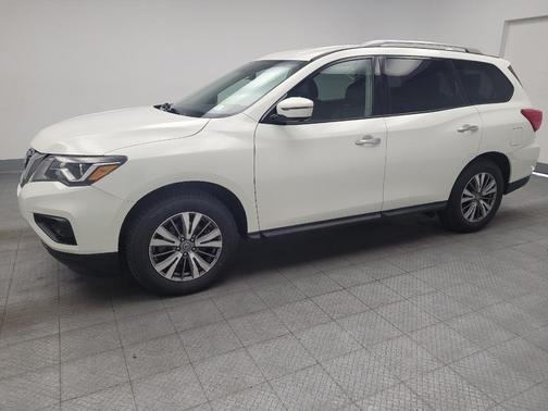 White 2019 Nissan Pathfinder SL