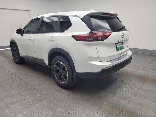 Everest White Pearl 2024 Nissan Rogue SV