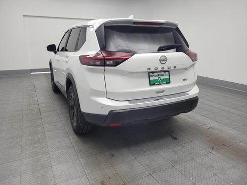 Everest White Pearl 2024 Nissan Rogue SV
