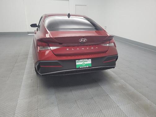 2024 Hyundai ELANTRA SE