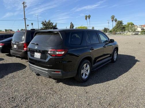 Crystal Black Pearl 2023 Honda Pilot