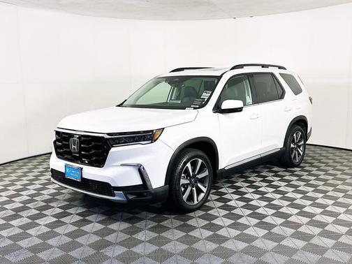 Platinum White Pearl 2024 Honda Pilot