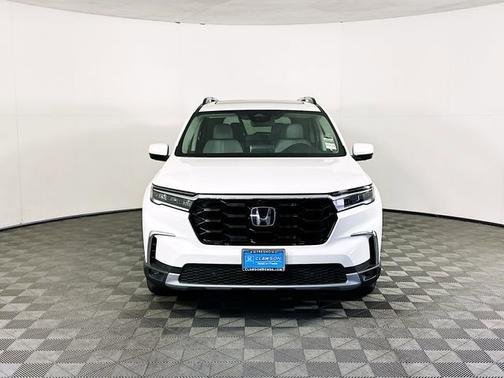 Platinum White Pearl 2025 Honda Pilot