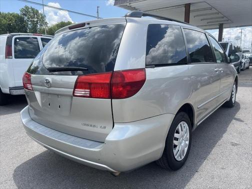 2005 Toyota Sienna LE