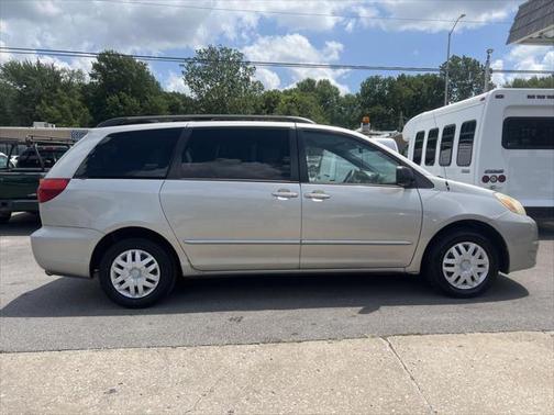 2005 Toyota Sienna LE