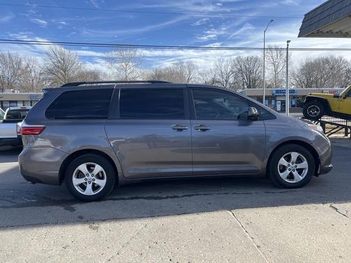 2015 Toyota Sienna LE