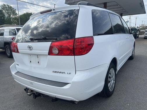 Super White 2009 Toyota Sienna LE