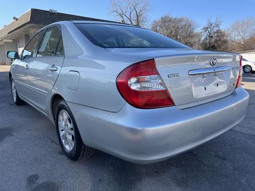 2004 Toyota Camry LE V6