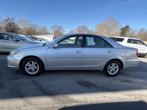 2004 Toyota Camry LE V6