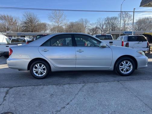 2004 Toyota Camry LE V6