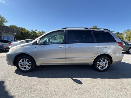 2005 Toyota Sienna XLE