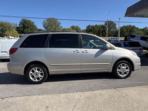 2005 Toyota Sienna XLE