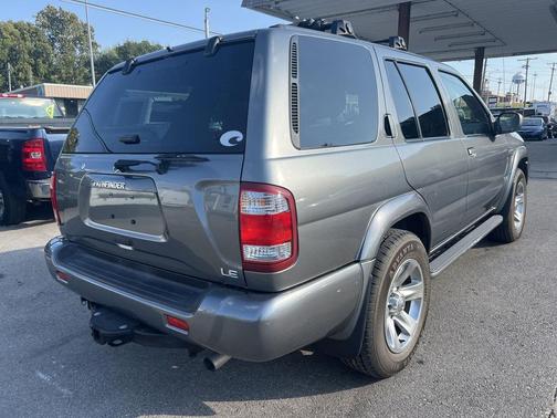 2004 Nissan Pathfinder LE Platinum