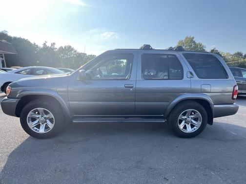 2004 Nissan Pathfinder LE Platinum