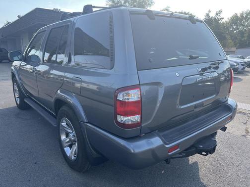 2004 Nissan Pathfinder LE Platinum
