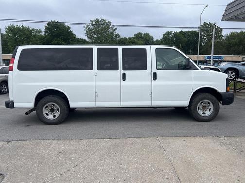 Summit White 2013 GMC Savana 3500 LS