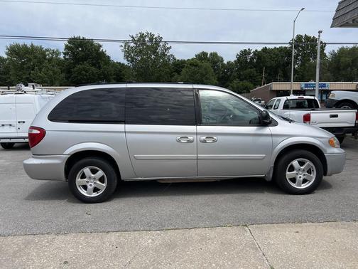 Bright Silver Metallic Clearcoat 2007 Dodge Grand Caravan SXT