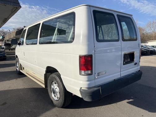 2001 Ford E350 Super Duty XL Wagon