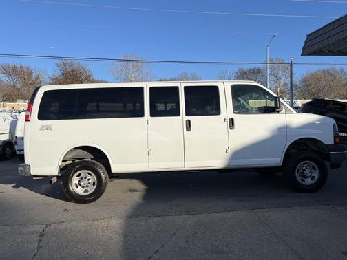 2017 Chevrolet Express 3500 LS