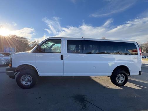 2017 Chevrolet Express 3500 LS