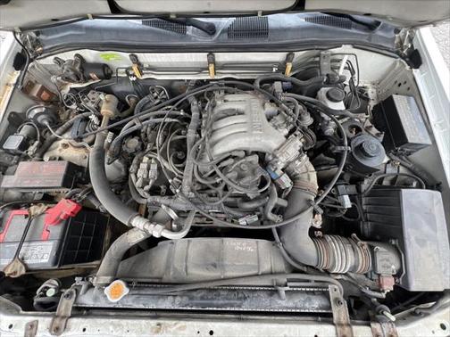 2000 Nissan Pathfinder LE
