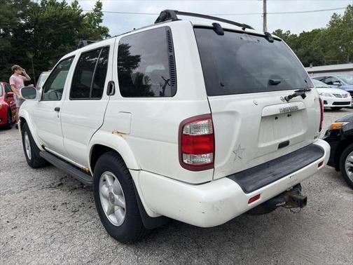 2000 Nissan Pathfinder LE