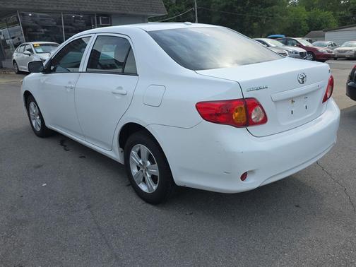 Super White 2010 Toyota Corolla LE