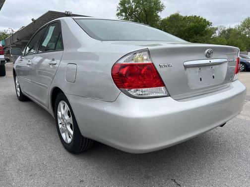 Lunar Mist Metallic 2005 Toyota Camry XLE V6