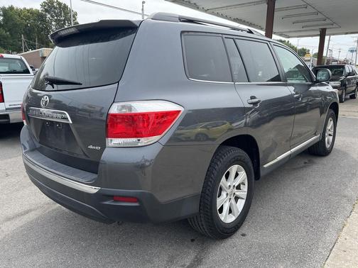 2011 Toyota Highlander SE