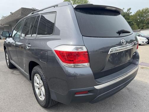 2011 Toyota Highlander SE